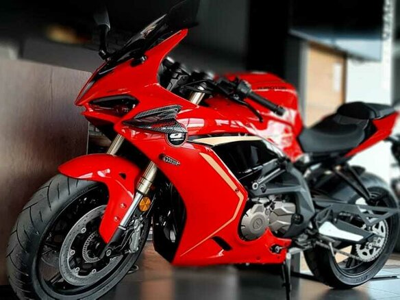 2025 QJMotor SRK 600 RC, красный, 699000 рублей - вид 2
