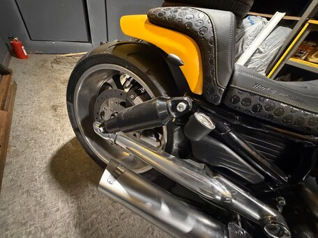 2011 Harley-Davidson V-Rod Muscle, жёлтый, 1750000 рублей, вид 3