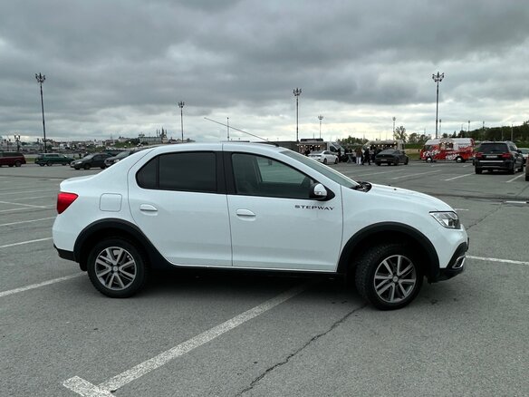 2022 Renault Logan Stepway II Рестайлинг, белый, 1549000 рублей - вид 1