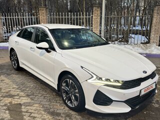 2021 Kia K5 III, белый, 2500000 рублей, вид 3