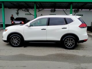 2017 Nissan Rogue II Рестайлинг, белый, 1740000 рублей, вид 4