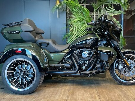 2026 Harley-Davidson Tri Glide, чёрный, 7150000 рублей, вид 3