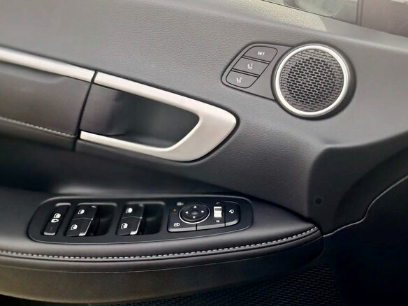 2023 Hyundai Sonata VIII (DN8) Рестайлинг, белый, 2700000 рублей - вид 9