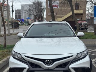 2022 Toyota Camry US Market VIII (XV70) Рестайлинг, белый, 3600000 рублей, вид 2