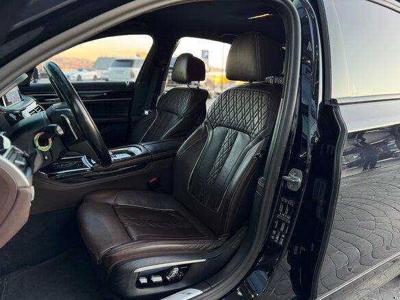 2017 BMW 7 серии 750i xDrive VI (G11/G12), чёрный, 2699999 рублей - вид 10