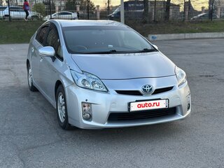 2011 Toyota Prius III (XW30), серебристый, 830000 рублей, вид 3