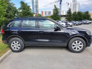 2015 Volkswagen Touareg II Рестайлинг, чёрный, 2399000 рублей, вид 2