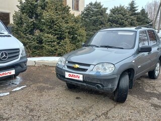 2014 Chevrolet Niva I Рестайлинг, серый, 650000 рублей, вид 2