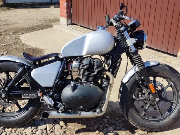2023 Royal Enfield Interceptor 650, серебристый, 700000 рублей