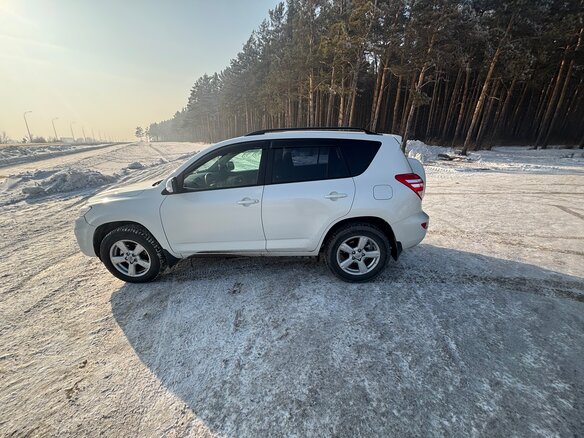 2010 Toyota RAV4 III (XA30) Рестайлинг, белый, 1900000 рублей - вид 4