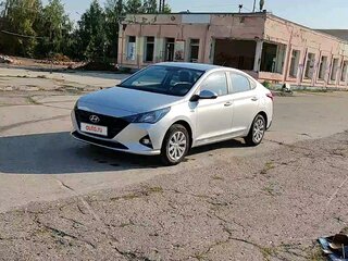 2021 Hyundai Solaris II Рестайлинг, серебристый, 1800000 рублей, вид 1