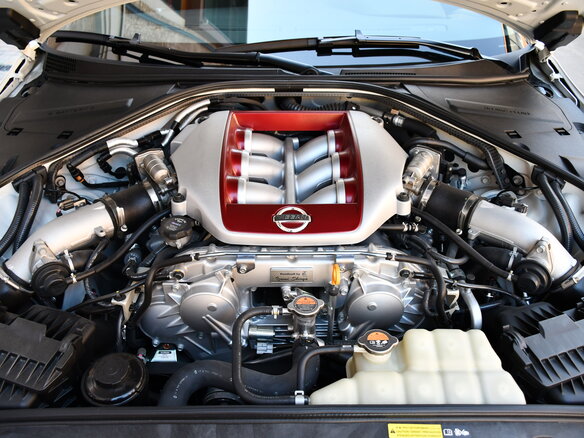 2017 Nissan GT-R, белый - вид 2