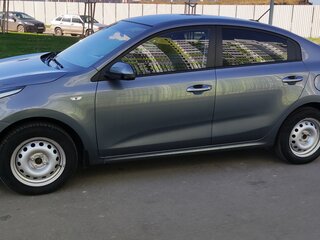 2018 Kia Rio IV, серый, 1970000 рублей, вид 4
