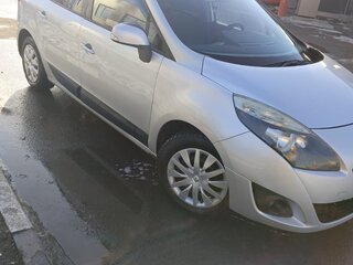 2011 Renault Scenic Grand III, серебристый, 850000 рублей, вид 3