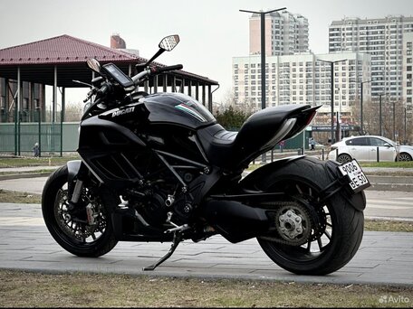 2011 Ducati Diavel Carbon, чёрный, 999999 рублей, вид 4