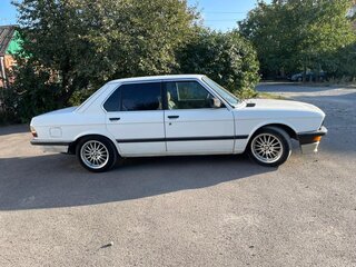 1983 BMW 5 серии 520i II (E28), белый, 390000 рублей, вид 2