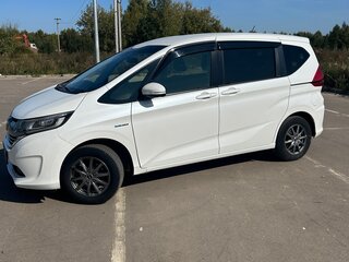 2017 Honda Freed II, белый, 1350000 рублей, вид 3