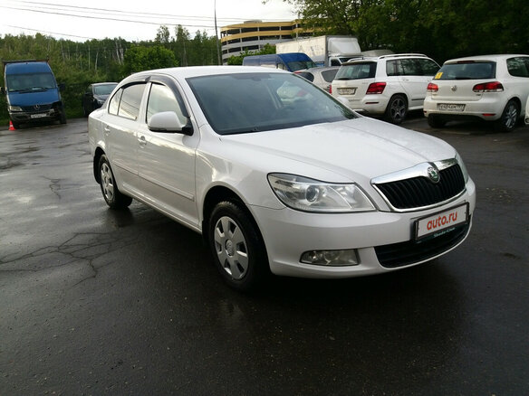 2013 Skoda Octavia II (A5) Рестайлинг, белый - вид 2