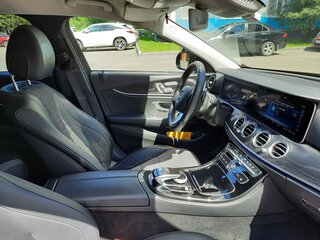 2017 Mercedes-Benz E-Класс 200 V (W213, S213, C238), чёрный, 2950000 рублей, вид 4