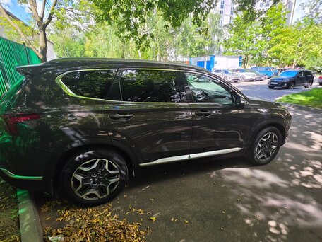 2021 Hyundai Santa Fe IV Рестайлинг, коричневый, 3550000 рублей, вид 3