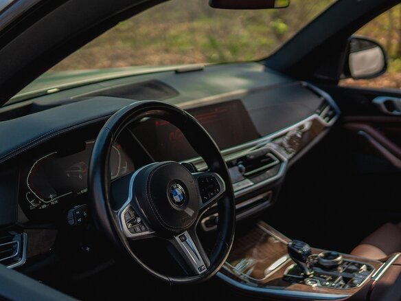2018 BMW X5 30d IV (G05/G18), белый, 7100000 рублей - вид 16