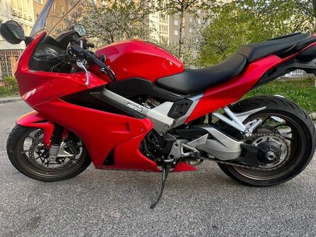 2014 Honda VFR 800, красный, 725000 рублей, вид 4