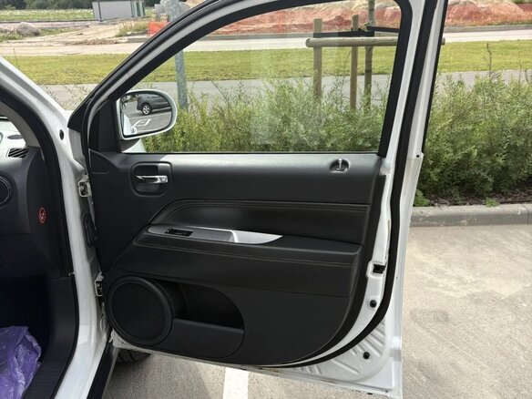 2013 Jeep Compass I Рестайлинг 2, белый, 1300000 рублей - вид 12