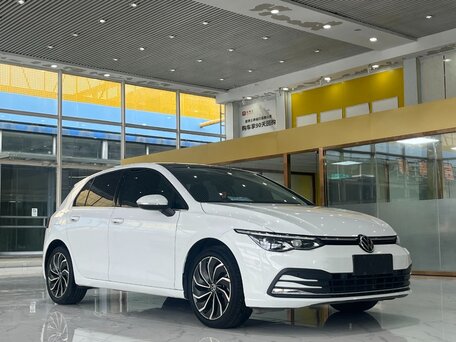 2022 Volkswagen Golf VIII, белый, 1898000 рублей, вид 3