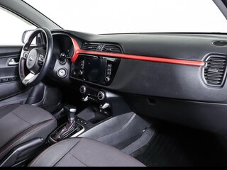 2020 Kia Rio IV Рестайлинг, серый, 1800000 рублей, вид 5