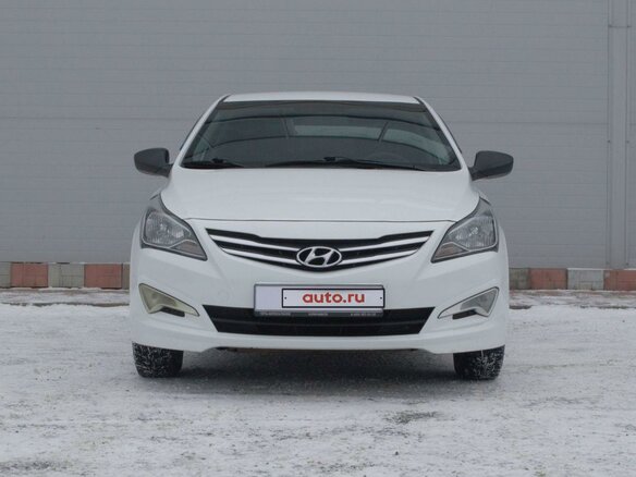 2015 Hyundai Solaris I Рестайлинг, белый, 1100000 рублей - вид 1