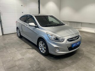 2013 Hyundai Solaris I, серебристый, 726000 рублей, вид 3