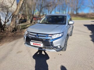 2015 Mitsubishi Outlander III Рестайлинг 2, серебристый, 1550000 рублей, вид 2