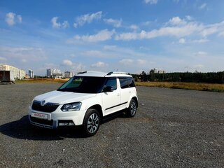 2015 Skoda Yeti I Рестайлинг, белый, 1300000 рублей, вид 3