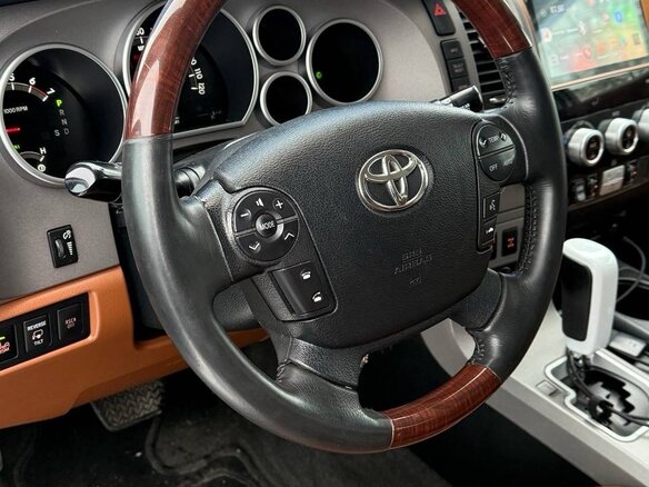 2012 Toyota Sequoia II, белый, 3900000 рублей - вид 18