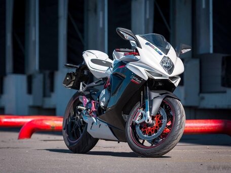 2013 MV Agusta F3 800, белый, 815000 рублей, вид 3