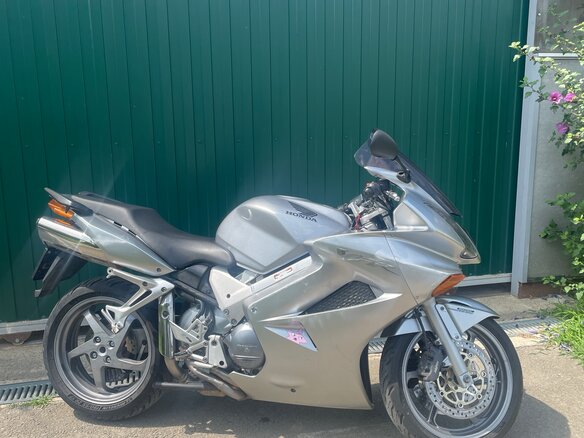 2004 Honda VFR 800, серый, 400000 рублей - вид 1