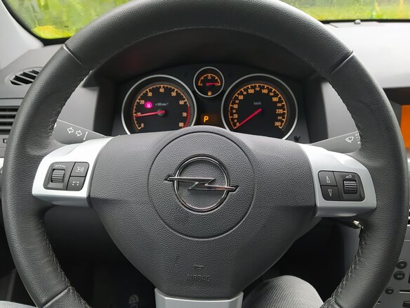 2014 Opel Astra H Рестайлинг, серебристый, 675000 рублей - вид 3