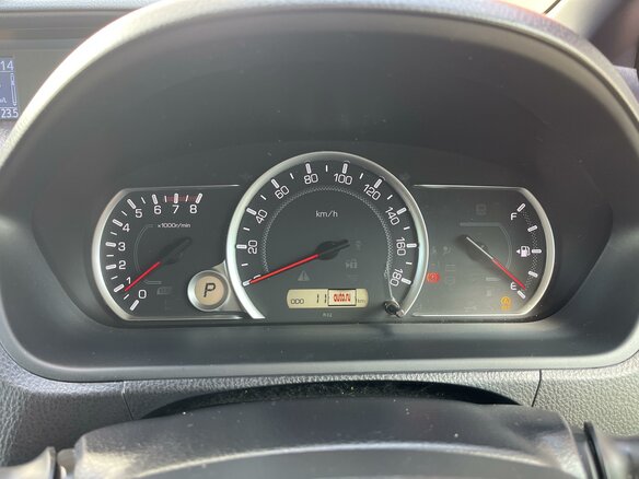 2014 Toyota Noah III (R80), серый, 1850000 рублей - вид 3