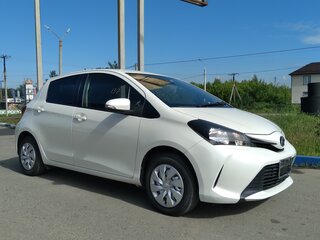 2011 Toyota Vitz III (XP130), белый, 968000 рублей, вид 1