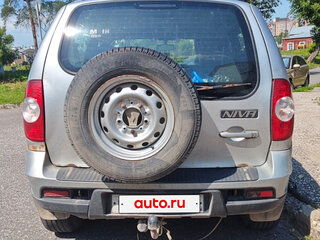 2013 Chevrolet Niva I Рестайлинг, серебристый, 295000 рублей, вид 2