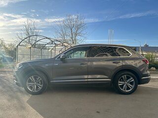 2018 Volkswagen Touareg III, серый, 3300000 рублей, вид 5
