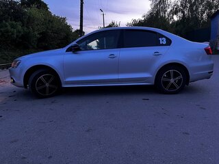 2013 Volkswagen Jetta VI, серебристый, 1090000 рублей, вид 3