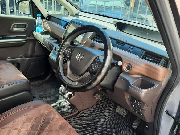 2019 Honda Freed II Рестайлинг, серебристый, 1800000 рублей - вид 6