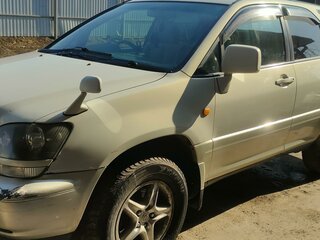 1999 Toyota Harrier I (XU10), белый, 900000 рублей, вид 1