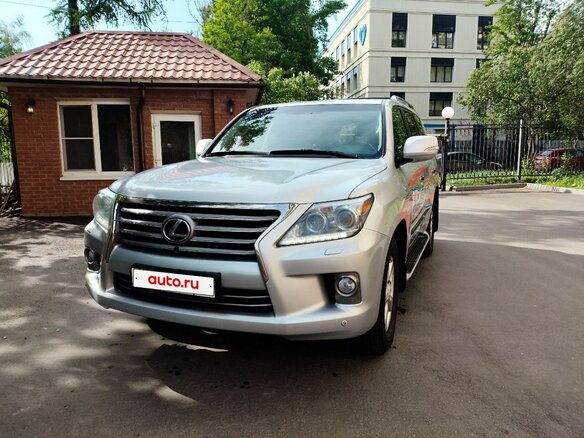 2012 Lexus LX 570 III, серебристый, 5000000 рублей - вид 1