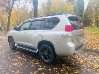 2010 Toyota Land Cruiser Prado 150 Series, серебристый, 2800000 рублей, вид 3