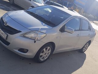 2005 Toyota Belta I, серый, 499999 рублей, вид 3