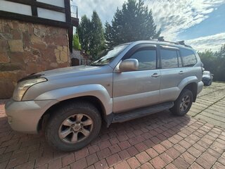 2005 Toyota Land Cruiser Prado 5-speed 120 Series, серебристый, 1550000 рублей, вид 3