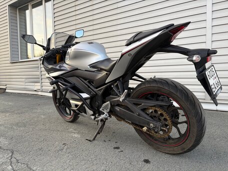 2020 Yamaha YZF-R25, серебристый, 450000 рублей, вид 3