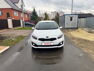 2017 Kia Ceed II Рестайлинг, белый, 1350000 рублей, вид 1